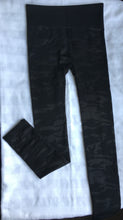 Load image into Gallery viewer, Black Camouflage Print Full Length Leggings
