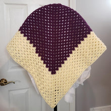 Load image into Gallery viewer, Granny Crochet Shawls